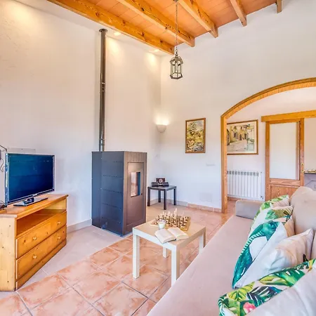 2 Bedroom Country House, Holiday home