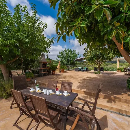 2 Bedroom Country House, Holiday home